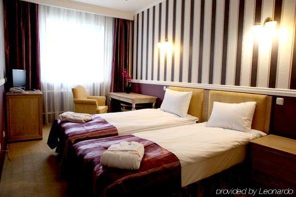 Hotel O Azamat Astana Pokoj fotografie